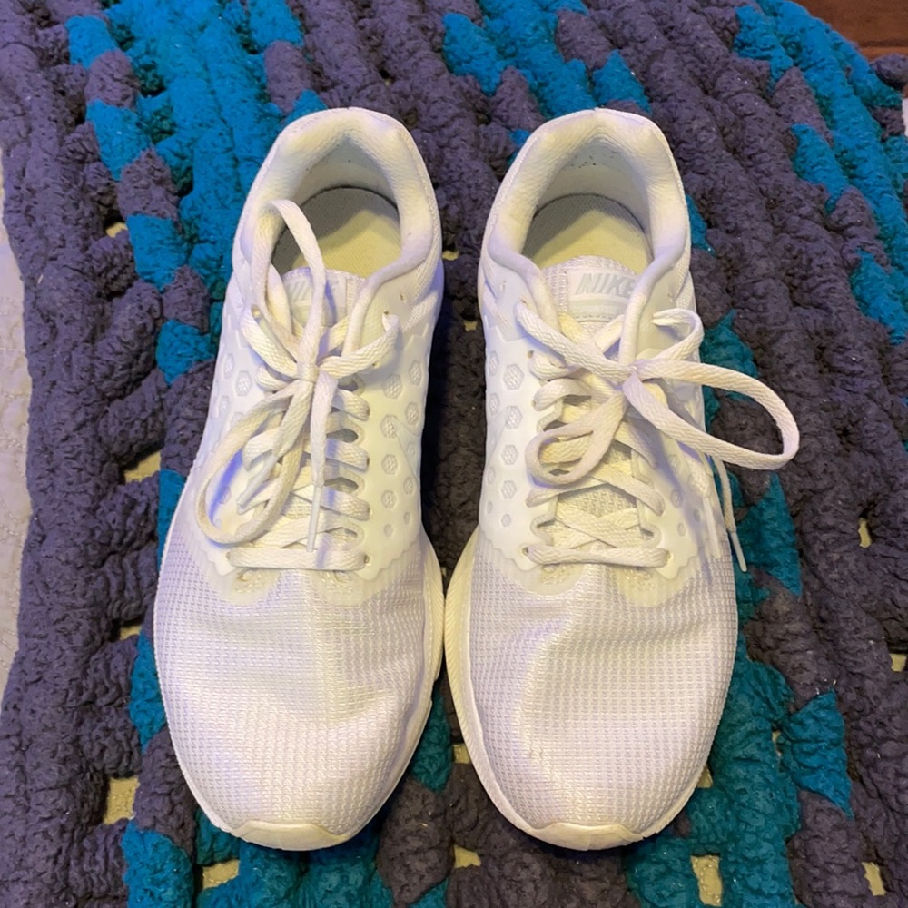 White Nike Running Tennis Shoes Size 8.5